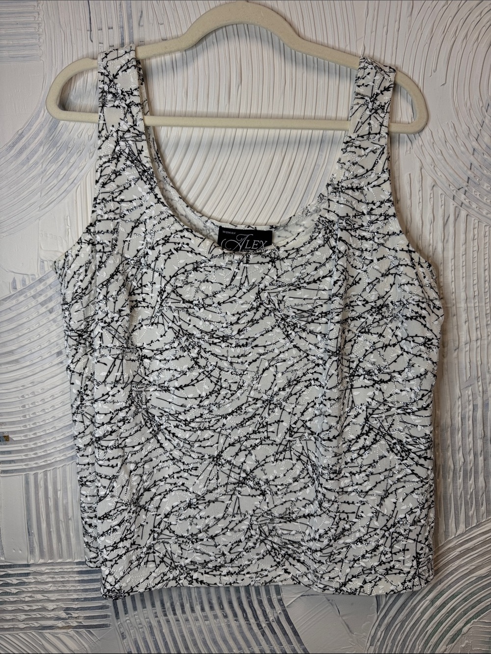 Alex Evenings White and Black Abstract Scoop Tank N0719